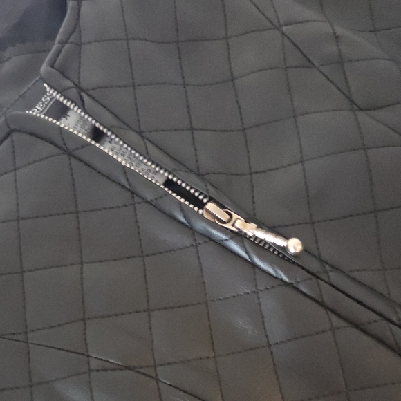 Vest - Picture 3 of 6